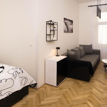 Black & White Apartment Prague By Wenceslas Square And Muzeum ภายนอก รูปภาพ