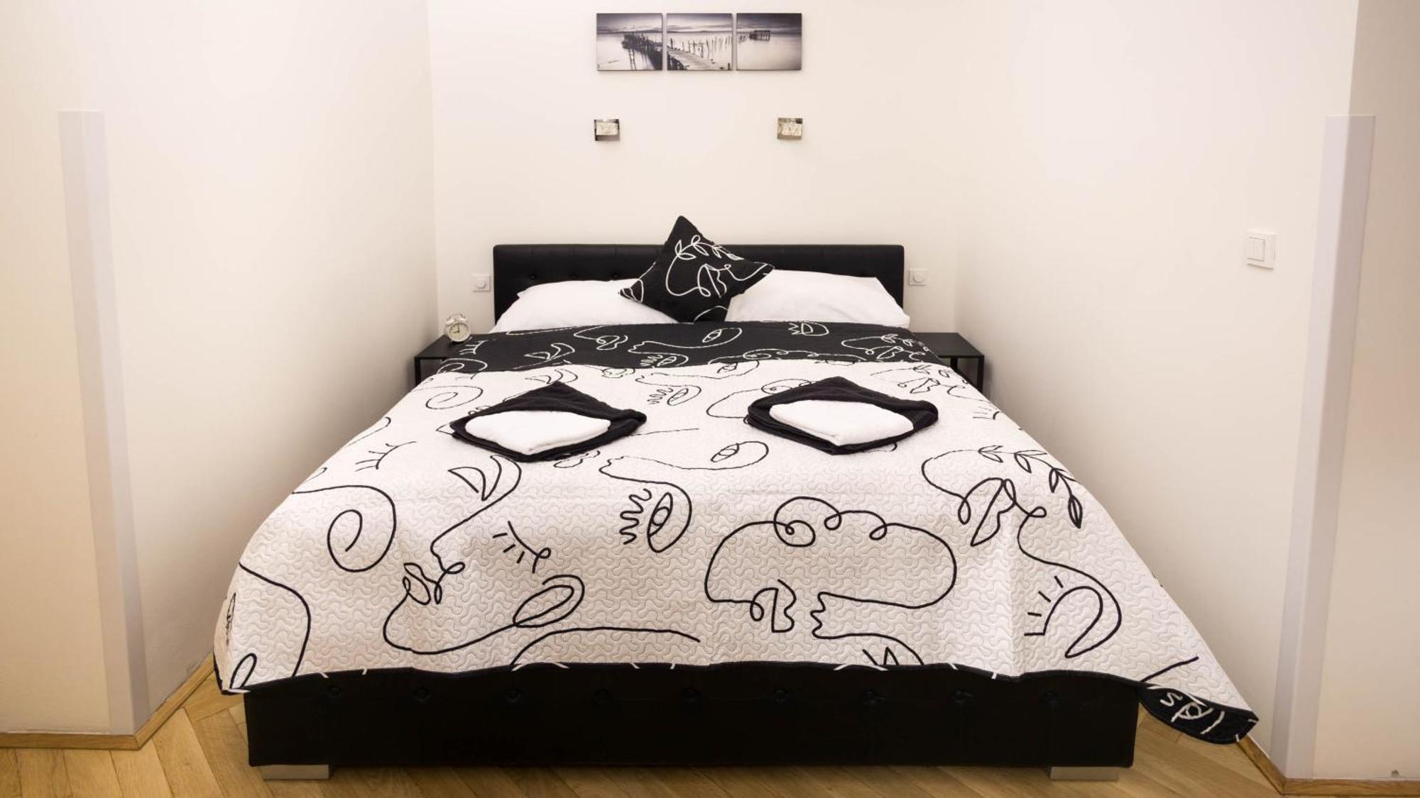 Black & White Apartment Prague By Wenceslas Square And Muzeum ภายนอก รูปภาพ