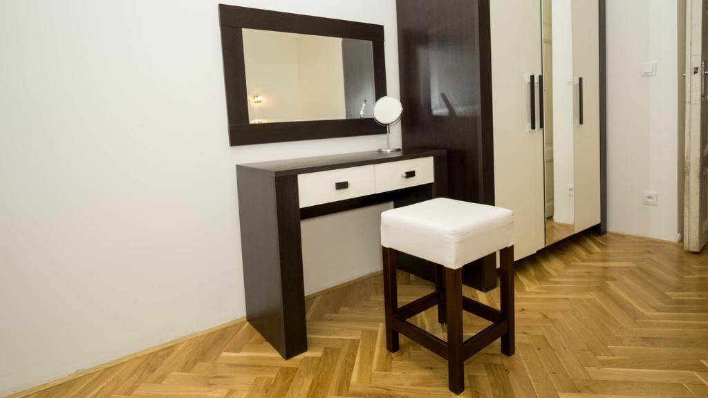 Black & White Apartment Prague By Wenceslas Square And Muzeum ภายนอก รูปภาพ